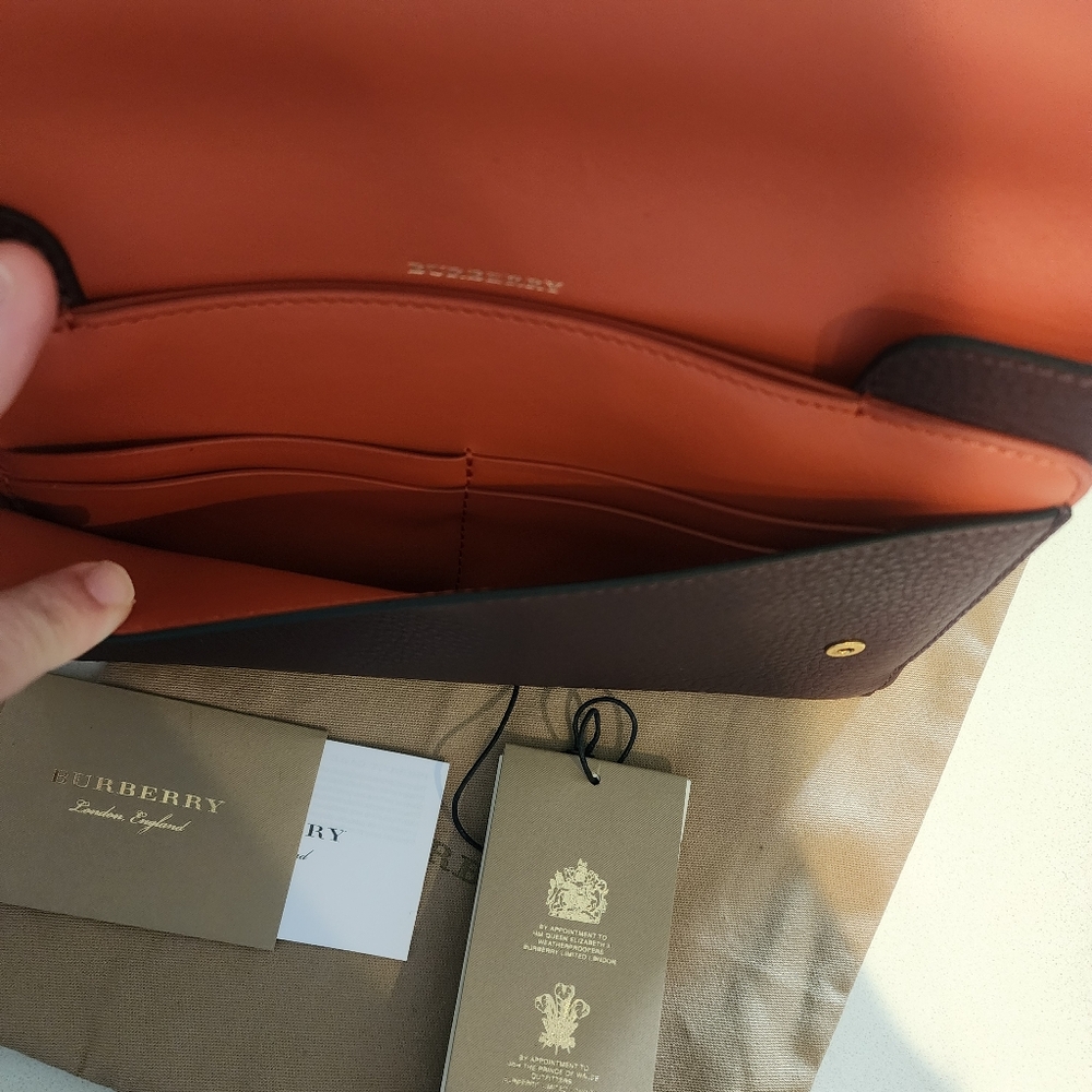 BURBERRY Two-tone Leather Clutch In Deep Claret - Picture 5 of 8